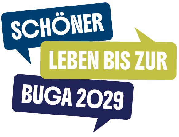Grafisches Logo mit drei farbigen Sprechblasen (blau, grün, dunkelblau) mit dem Schriftzug Schöner leben bis zur BUGA 2029.