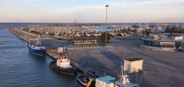 Montesilvano Blick auf den Hafen der Partnerstadt Montesilvano