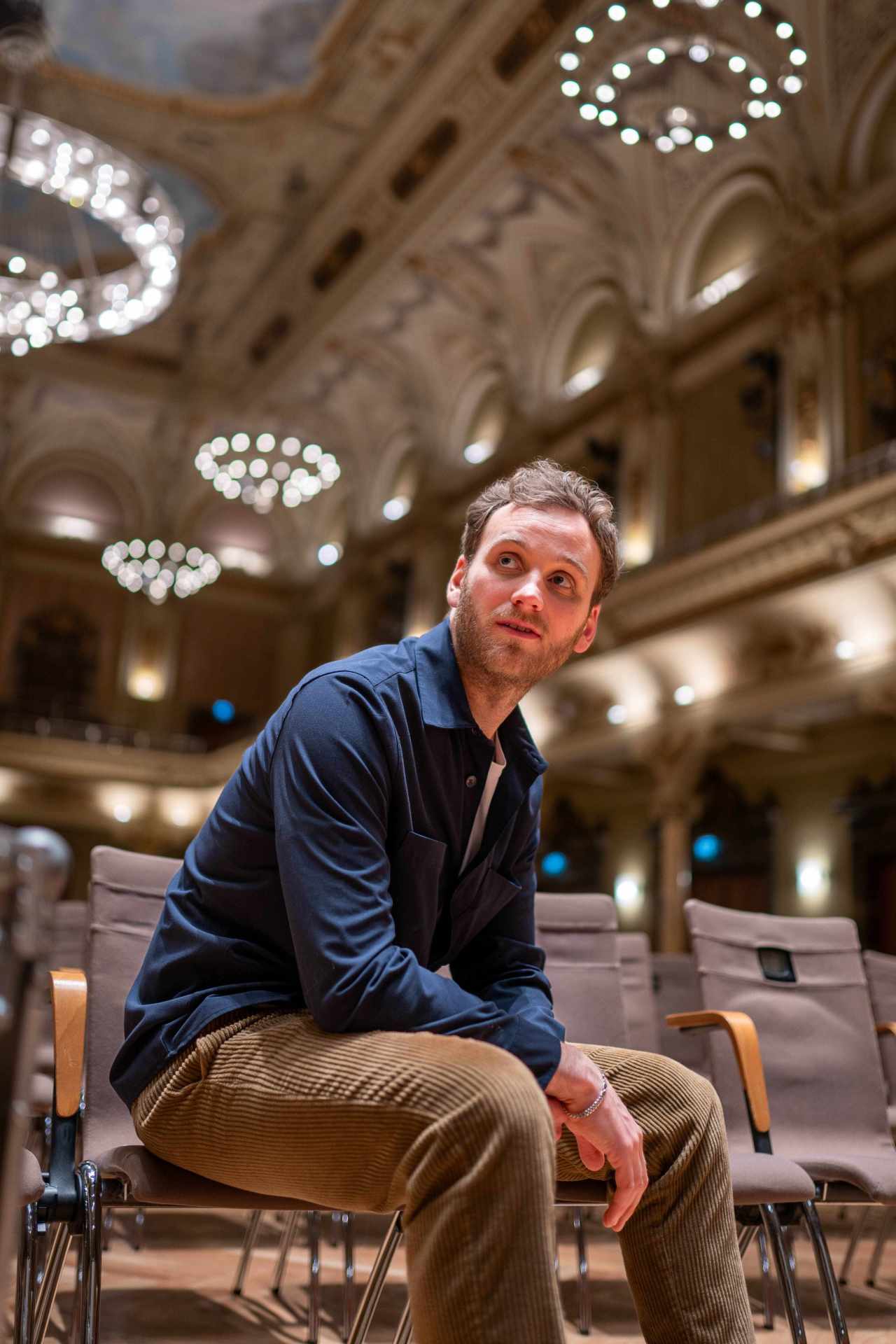 Dr. Leon Windscheid gastiert mit seinem Programm "Alles Perfekt" in der Stadthalle Lahnstein. Foto: Jonathan Welzel