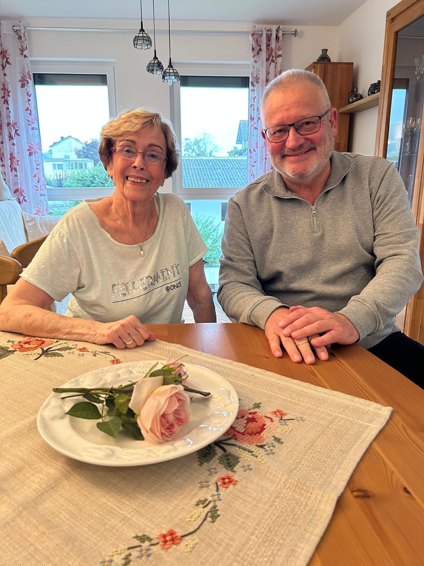 Gisela Konrad feierte 90. Geburtstag im Kreis ihrer Familie 