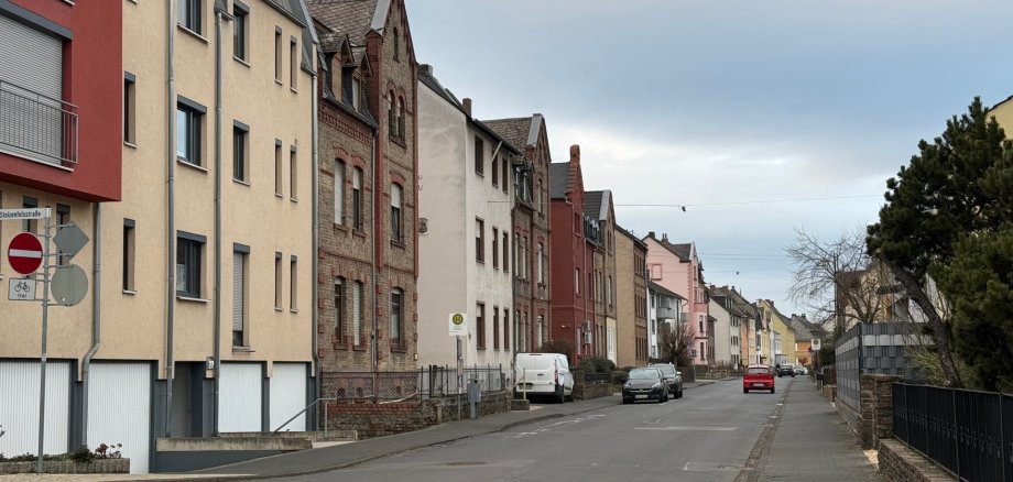 Erkennen Sie Lahnstein Folge 89 Ein Straßenzug in Lahnstein mit Häusern