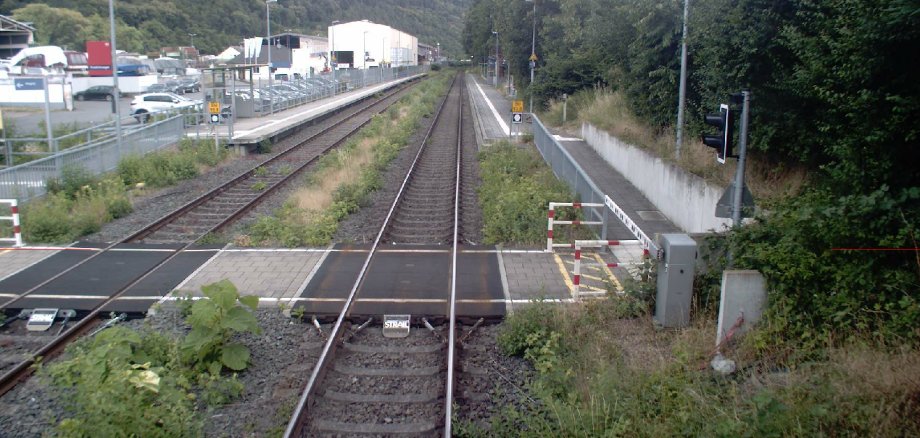 Bahnübergang am Bahnhof in Friedrichssegen Lahnstein