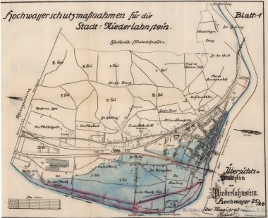 Historische Karte: Übersichtsplan mit der Beschriftung „Hochwasserschutzmaßnahmen für die Stadt Niederlahnstein“, der Straßen, Flächen und Wasserbereiche zur Darstellung von Hochwasserzonen zeigt.
