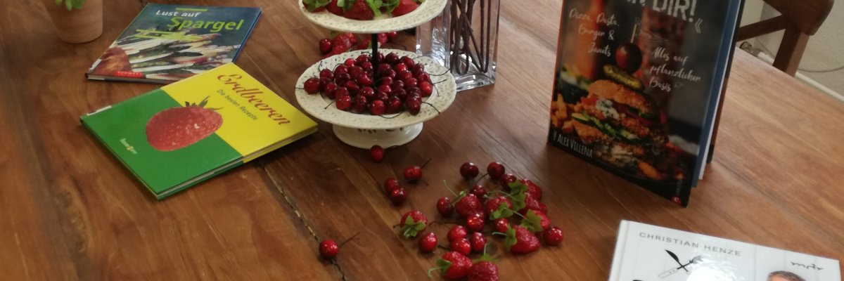 Tisch mit Büchern in der Stadtbücherei Lahnstein 