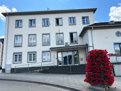 Verwaltungsgebäude Bahnhofstraße Blick auf den Eingangsbereich des Verwaltungsgebäude der Stadt Lahnstein in der Bahnhofstraße