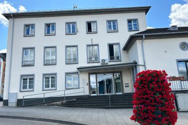 Verwaltungsgebäude Bahnhofstraße Blick auf den Eingangsbereich des Verwaltungsgebäude der Stadt Lahnstein in der Bahnhofstraße